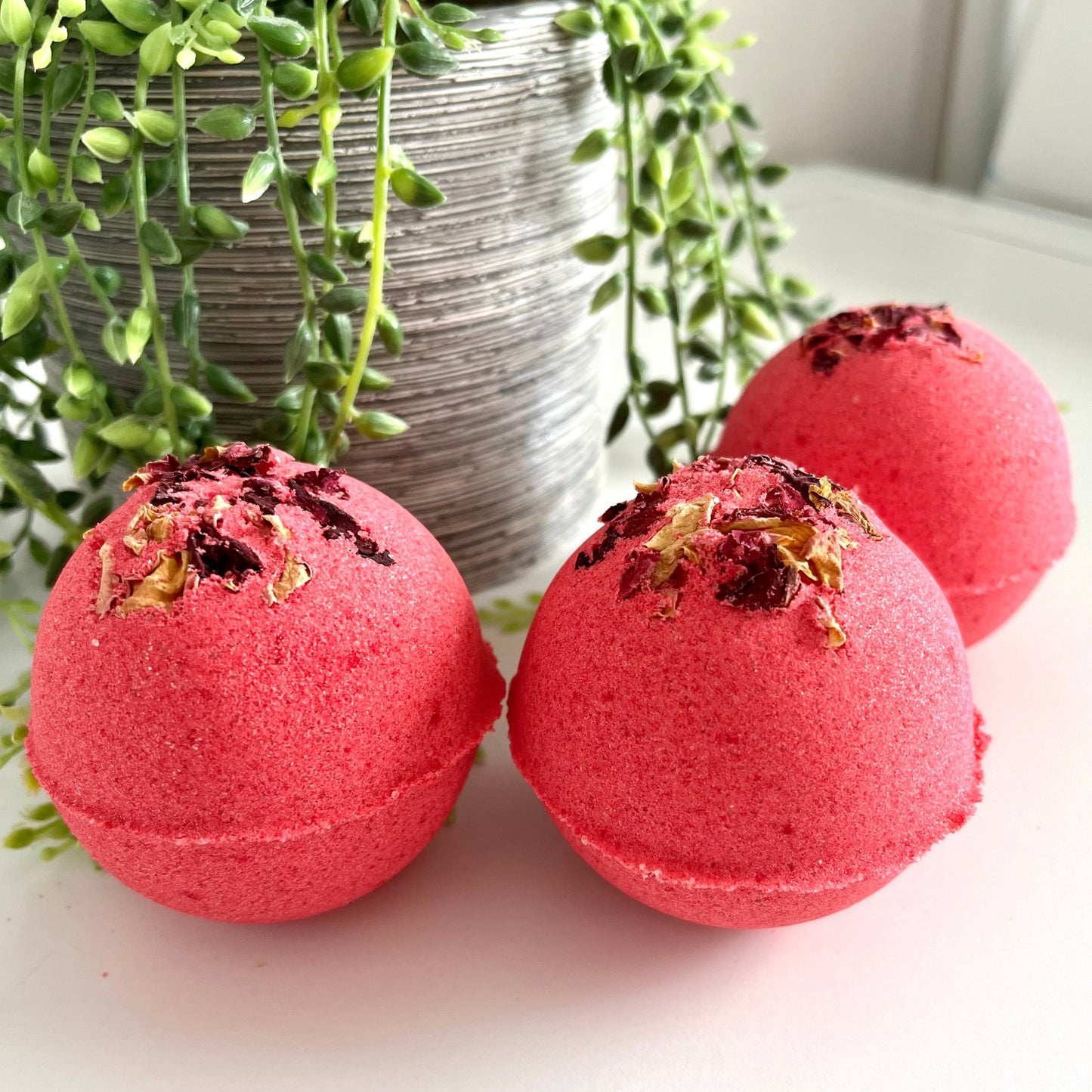 Red rose bath bomb