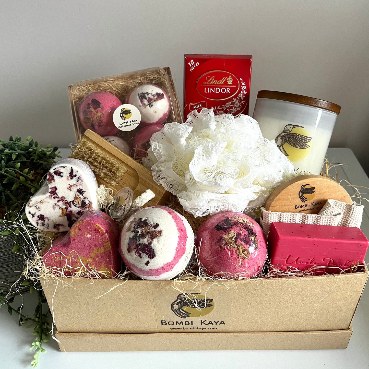 The Scarlet Hamper Box