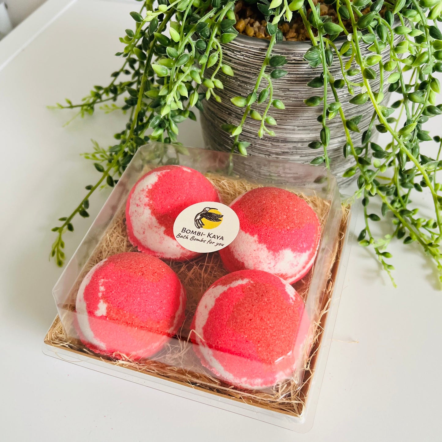 Strawberries and cream home pack bath bombs