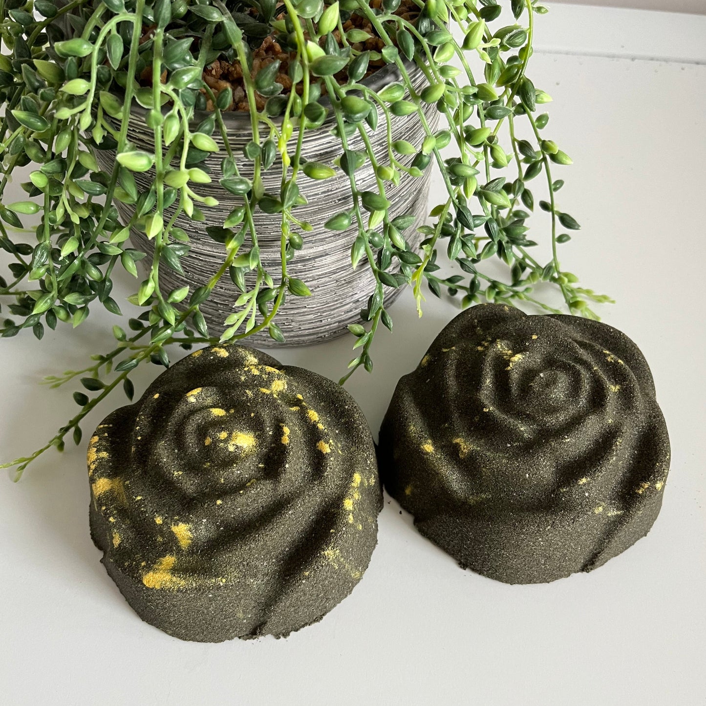 Rose Shaped Supersized Bath Bomb- Black Velvet