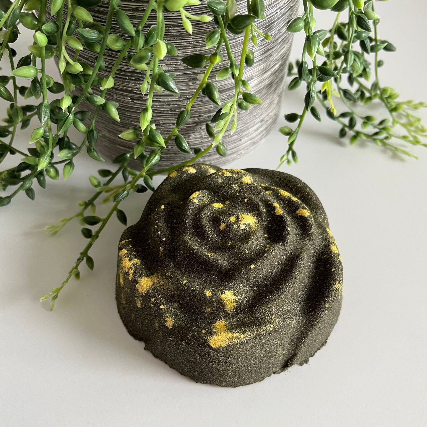 Rose Shaped Supersized Bath Bomb- Black Velvet